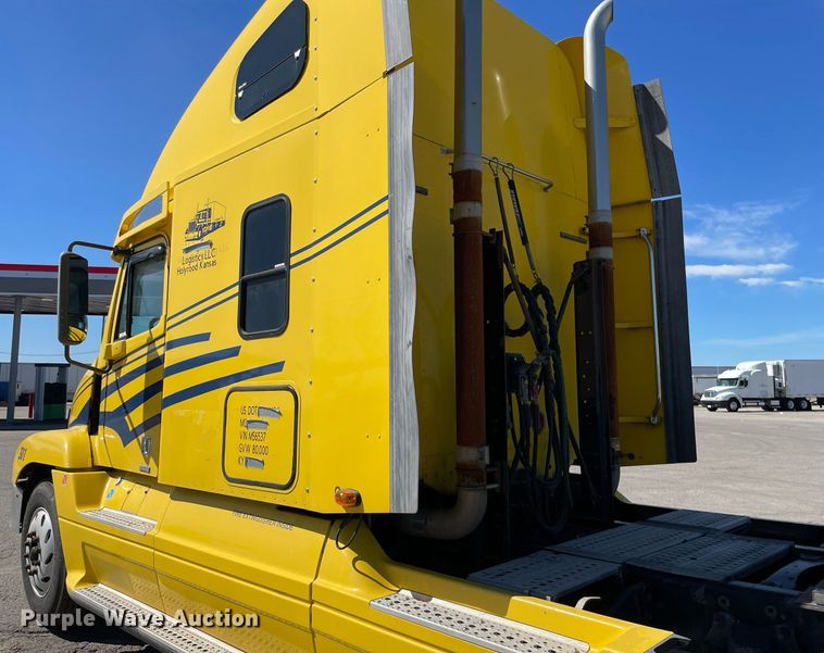 image for item NX9777 2004 Freightliner Century Class S/T  semi truck