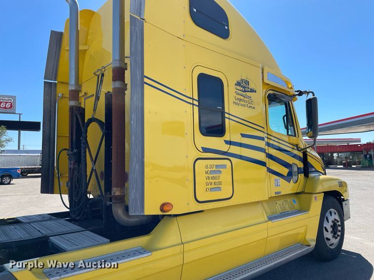 image for item NX9777 2004 Freightliner Century Class S/T  semi truck