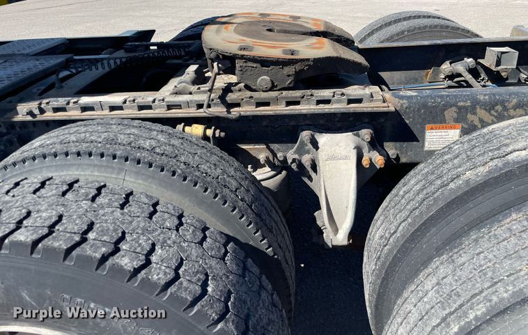 image for item NX9777 2004 Freightliner Century Class S/T  semi truck