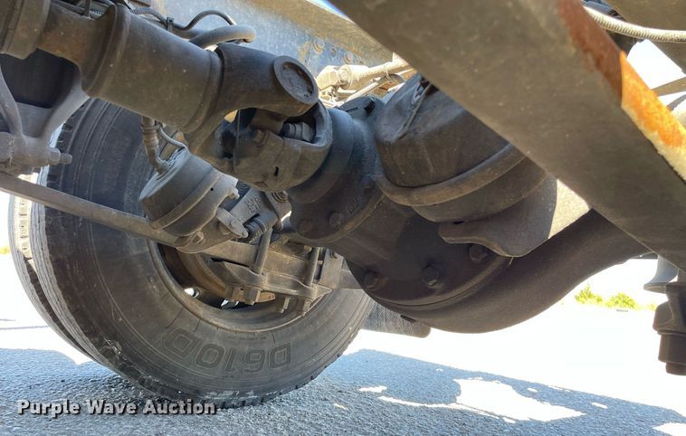 image for item NX9777 2004 Freightliner Century Class S/T  semi truck