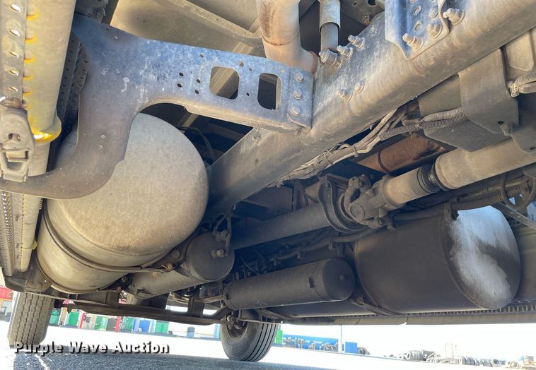 image for item NX9777 2004 Freightliner Century Class S/T  semi truck