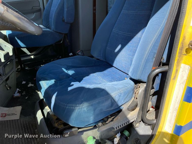 image for item NX9777 2004 Freightliner Century Class S/T  semi truck