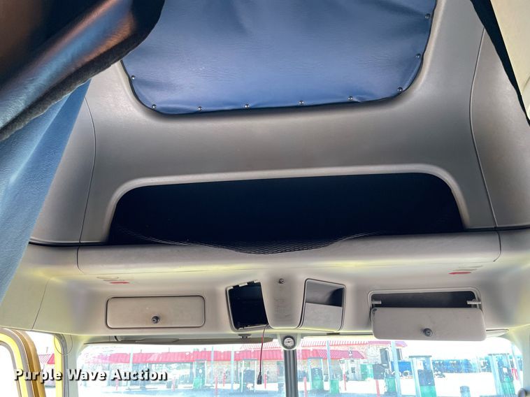 image for item NX9777 2004 Freightliner Century Class S/T  semi truck