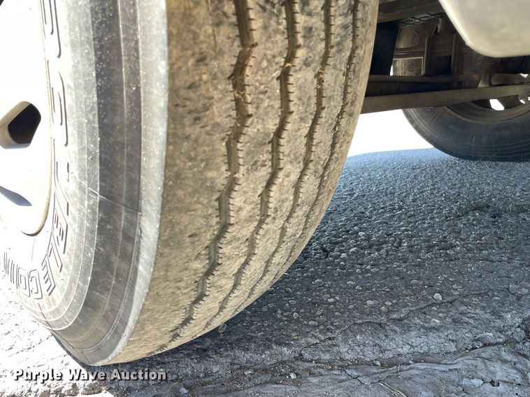 image for item NX9777 2004 Freightliner Century Class S/T  semi truck