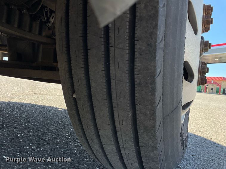 image for item NX9777 2004 Freightliner Century Class S/T  semi truck