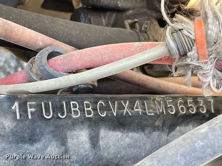 image for item NX9777 2004 Freightliner Century Class S/T  semi truck