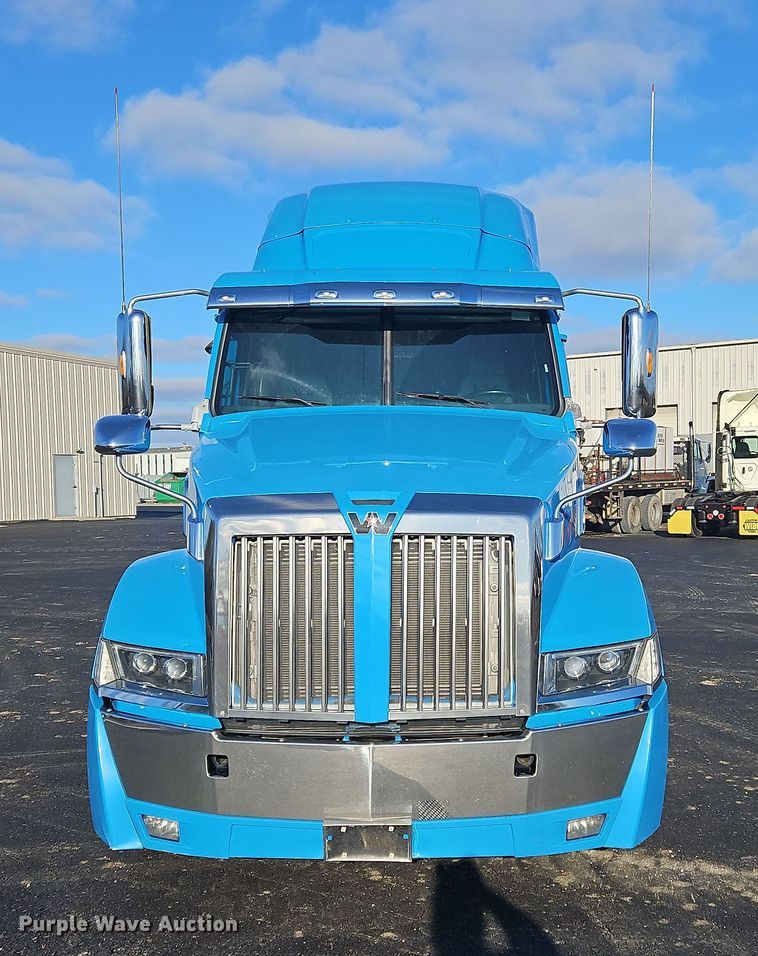 image for item NZ9111 2020 Western Star 5700XE  semi truck