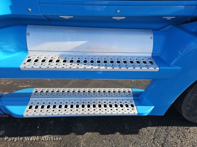 image for item NZ9111 2020 Western Star 5700XE  semi truck