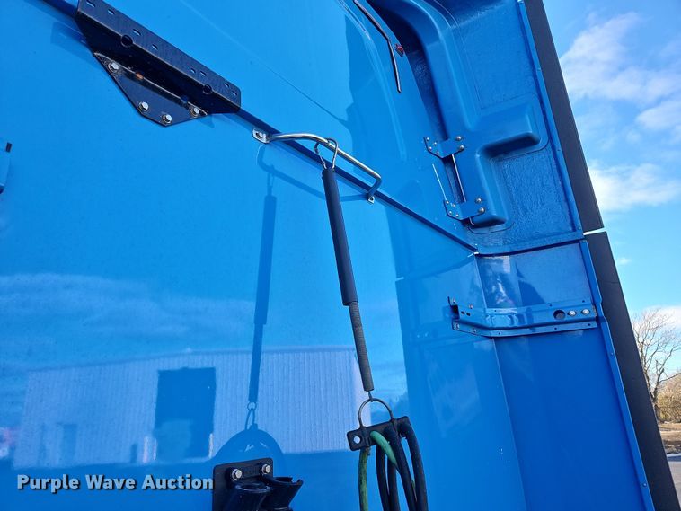 image for item NZ9111 2020 Western Star 5700XE  semi truck