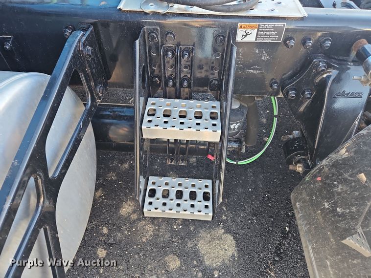 image for item NZ9111 2020 Western Star 5700XE  semi truck