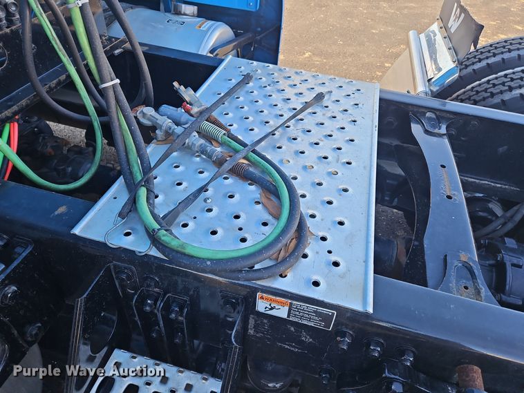 image for item NZ9111 2020 Western Star 5700XE  semi truck