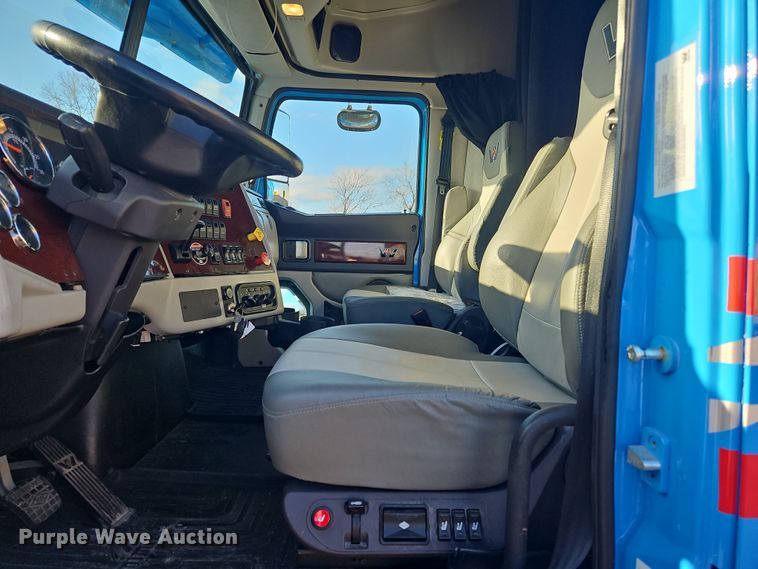 image for item NZ9111 2020 Western Star 5700XE  semi truck