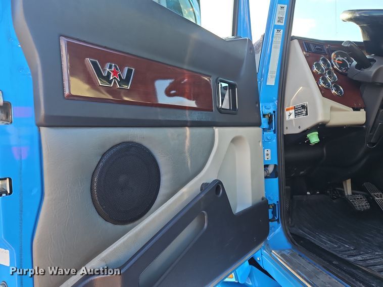 image for item NZ9111 2020 Western Star 5700XE  semi truck