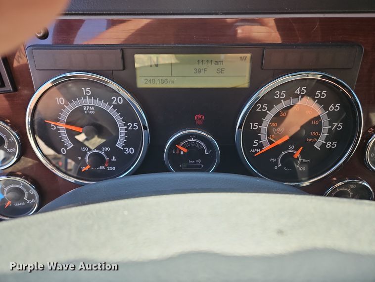 image for item NZ9111 2020 Western Star 5700XE  semi truck