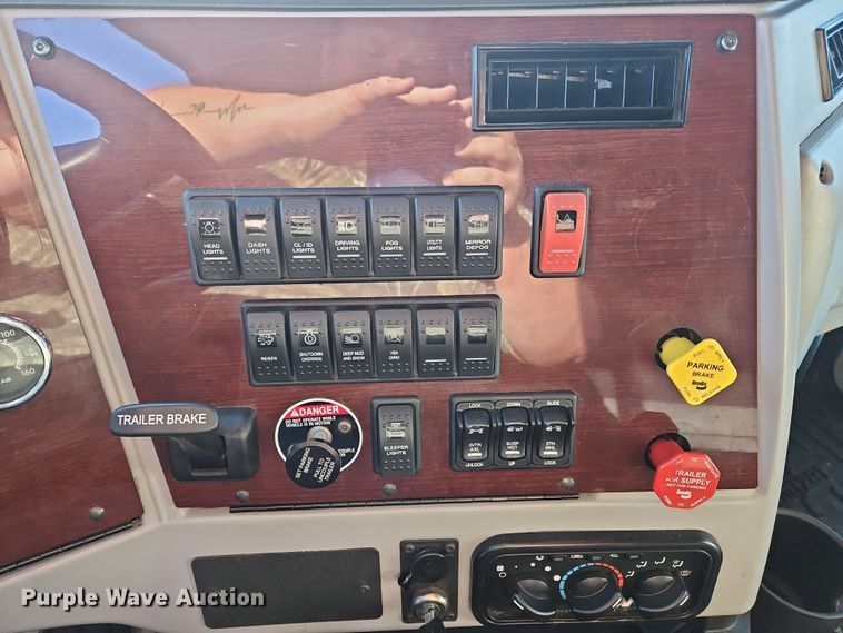 image for item NZ9111 2020 Western Star 5700XE  semi truck