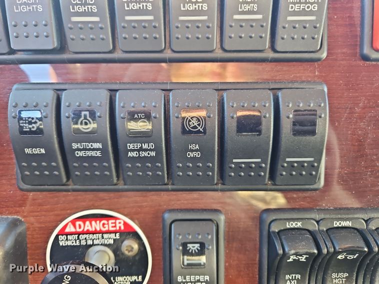 image for item NZ9111 2020 Western Star 5700XE  semi truck