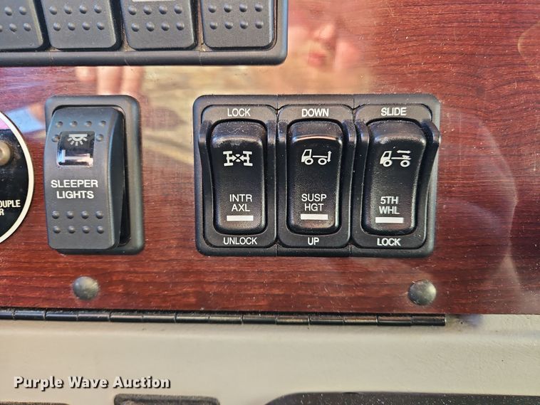 image for item NZ9111 2020 Western Star 5700XE  semi truck