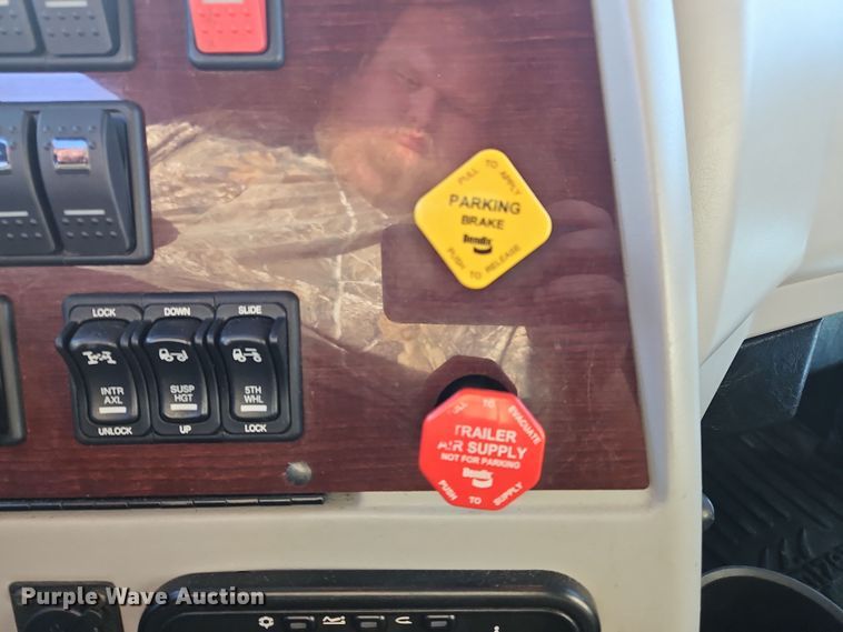 image for item NZ9111 2020 Western Star 5700XE  semi truck