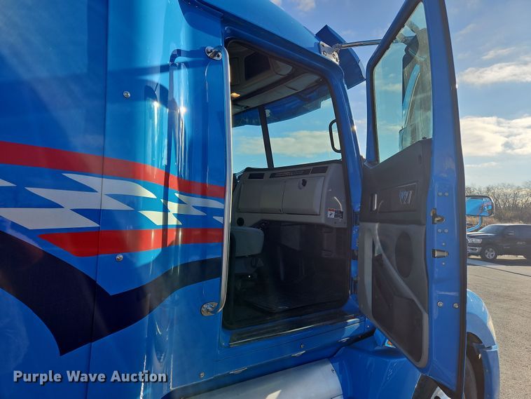 image for item NZ9111 2020 Western Star 5700XE  semi truck