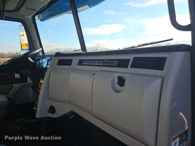 image for item NZ9111 2020 Western Star 5700XE  semi truck