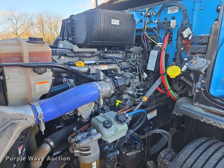 image for item NZ9111 2020 Western Star 5700XE  semi truck