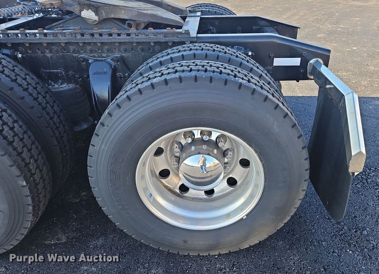 image for item NZ9111 2020 Western Star 5700XE  semi truck