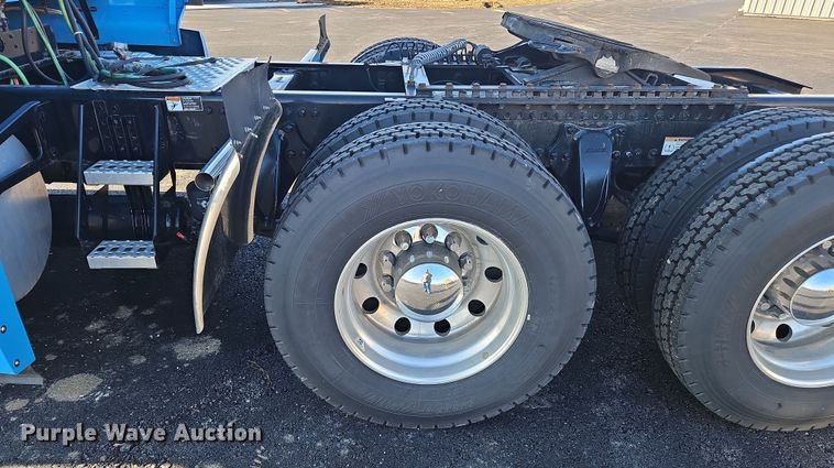 image for item NZ9111 2020 Western Star 5700XE  semi truck