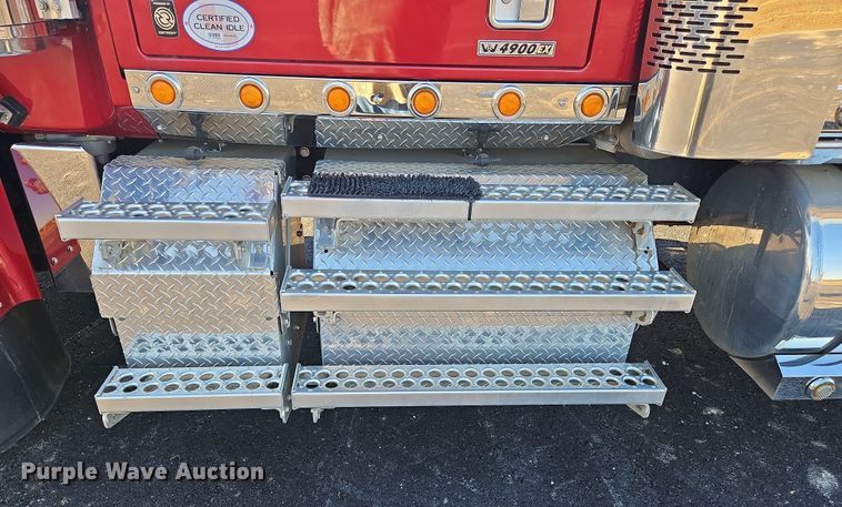 image for item NZ9112 2020 Western Star 4900EX  semi truck