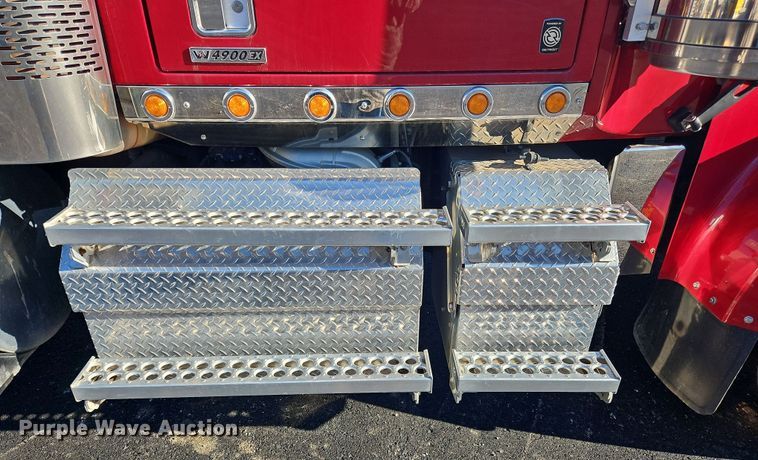 image for item NZ9112 2020 Western Star 4900EX  semi truck