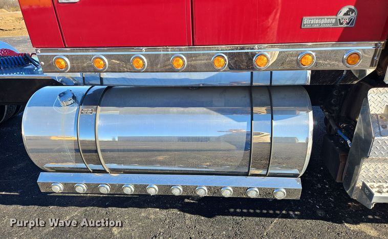 image for item NZ9112 2020 Western Star 4900EX  semi truck