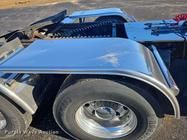 image for item NZ9112 2020 Western Star 4900EX  semi truck