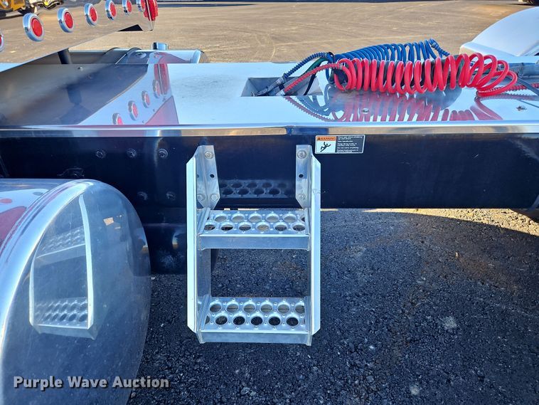 image for item NZ9112 2020 Western Star 4900EX  semi truck