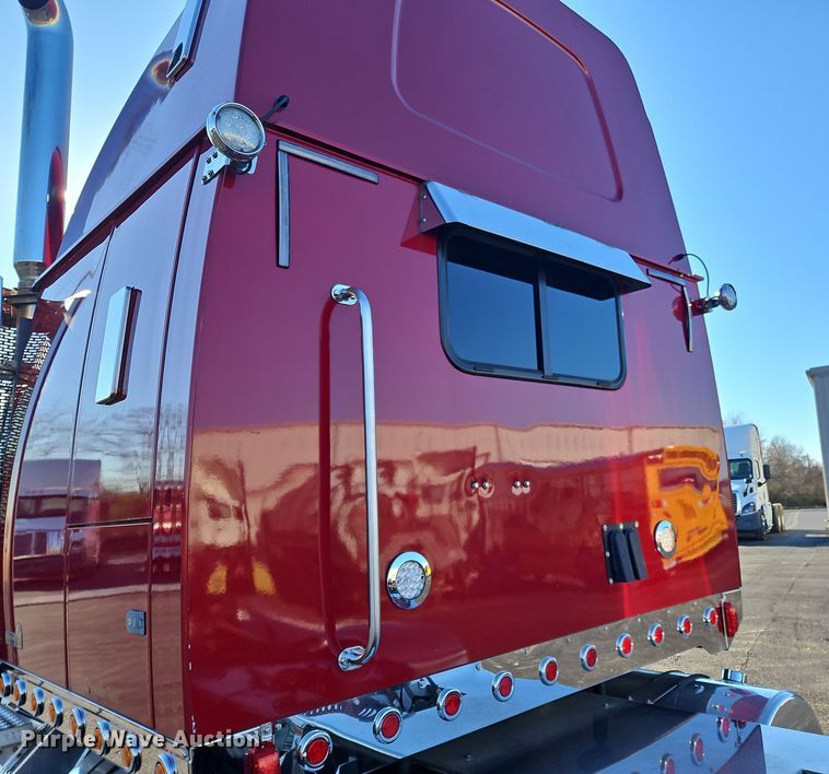 image for item NZ9112 2020 Western Star 4900EX  semi truck