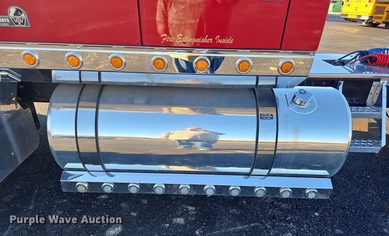 image for item NZ9112 2020 Western Star 4900EX  semi truck