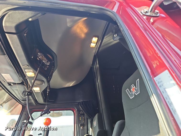 image for item NZ9112 2020 Western Star 4900EX  semi truck