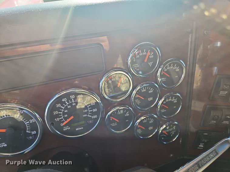 image for item NZ9112 2020 Western Star 4900EX  semi truck