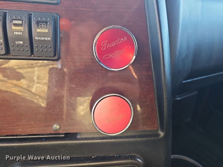 image for item NZ9112 2020 Western Star 4900EX  semi truck