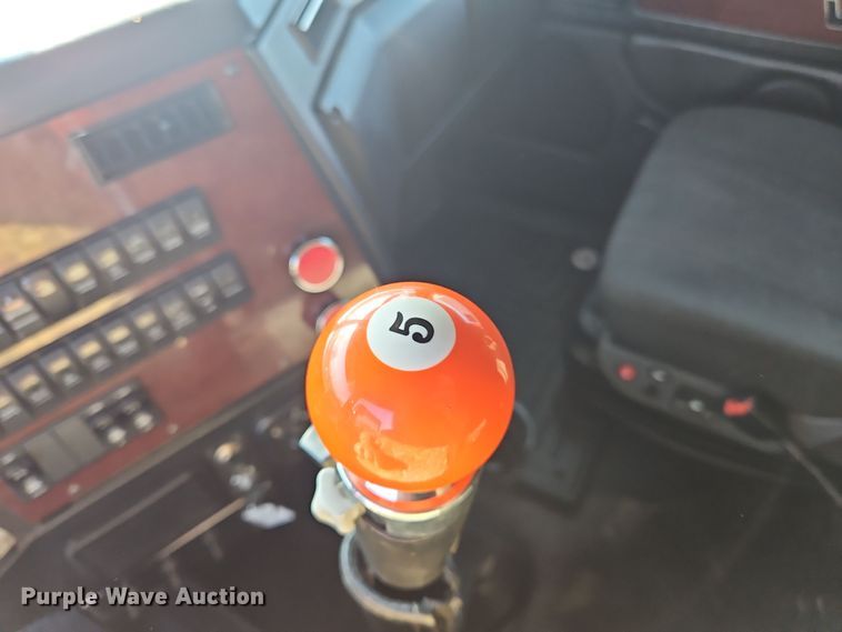 image for item NZ9112 2020 Western Star 4900EX  semi truck