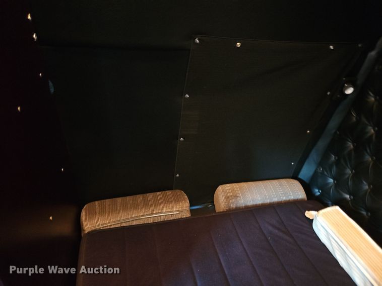 image for item NZ9112 2020 Western Star 4900EX  semi truck