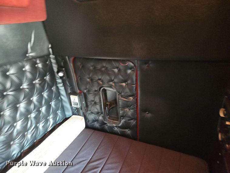 image for item NZ9112 2020 Western Star 4900EX  semi truck