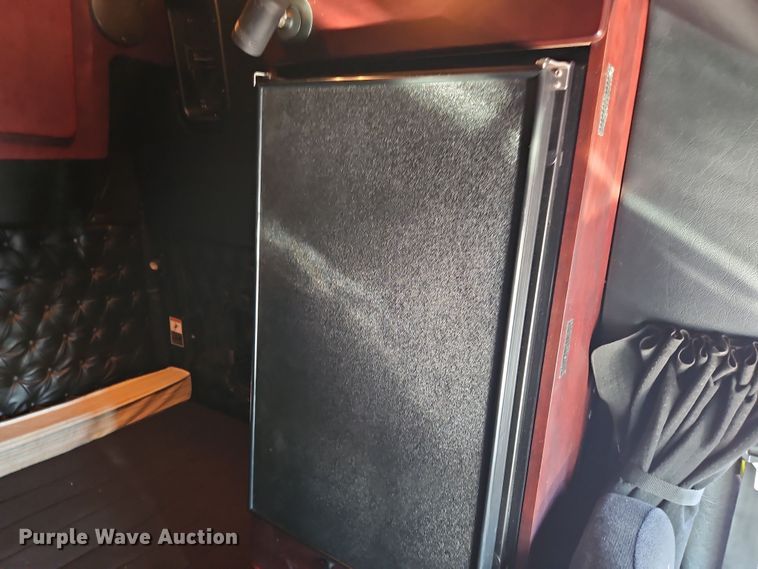 image for item NZ9112 2020 Western Star 4900EX  semi truck