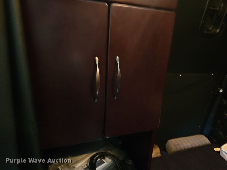 image for item NZ9112 2020 Western Star 4900EX  semi truck