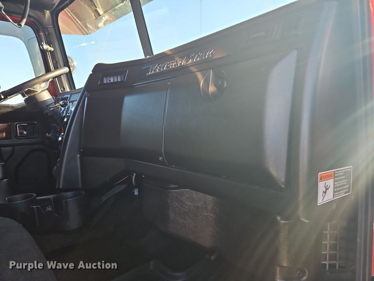 image for item NZ9112 2020 Western Star 4900EX  semi truck