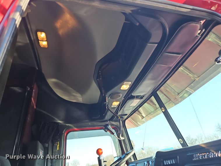 image for item NZ9112 2020 Western Star 4900EX  semi truck