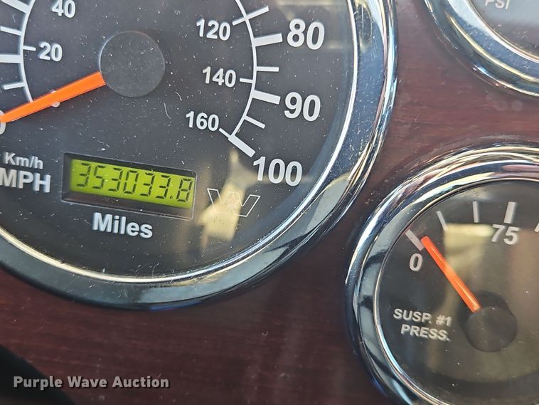 image for item NZ9112 2020 Western Star 4900EX  semi truck