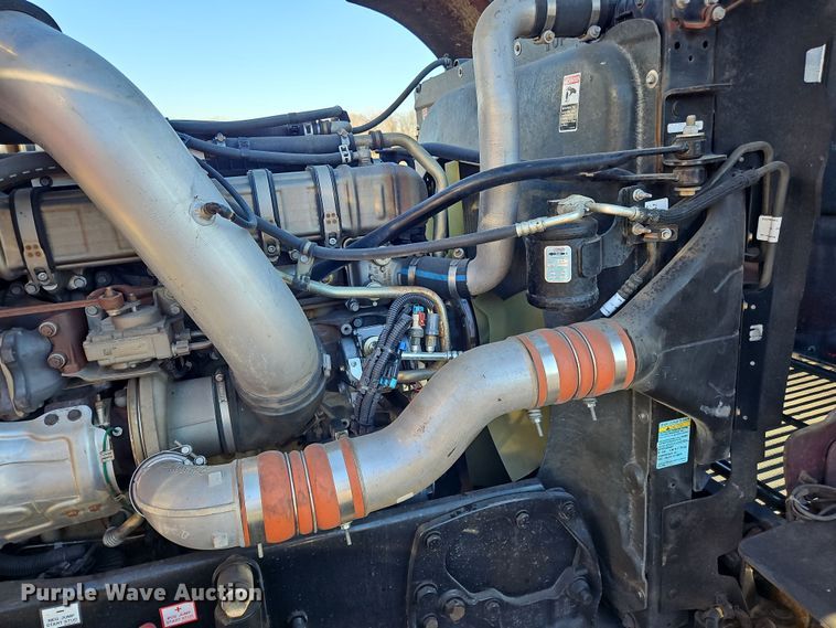 image for item NZ9112 2020 Western Star 4900EX  semi truck