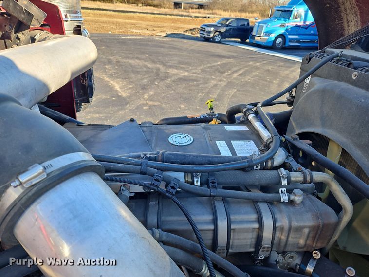 image for item NZ9112 2020 Western Star 4900EX  semi truck