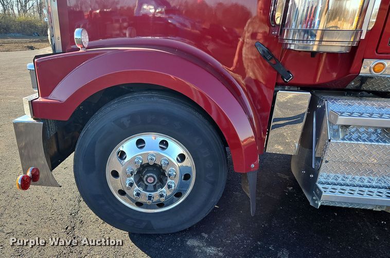 image for item NZ9112 2020 Western Star 4900EX  semi truck