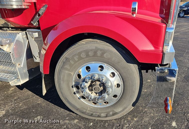 image for item NZ9112 2020 Western Star 4900EX  semi truck