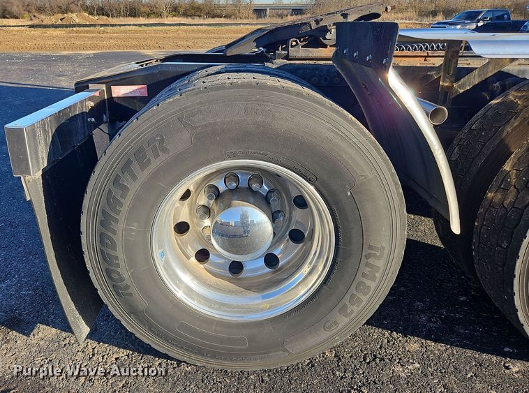 image for item NZ9112 2020 Western Star 4900EX  semi truck